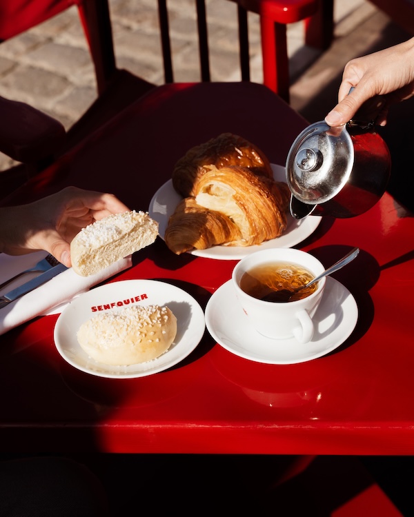 petit dejeuner en terrasse au cafe senequier Saint Tropez