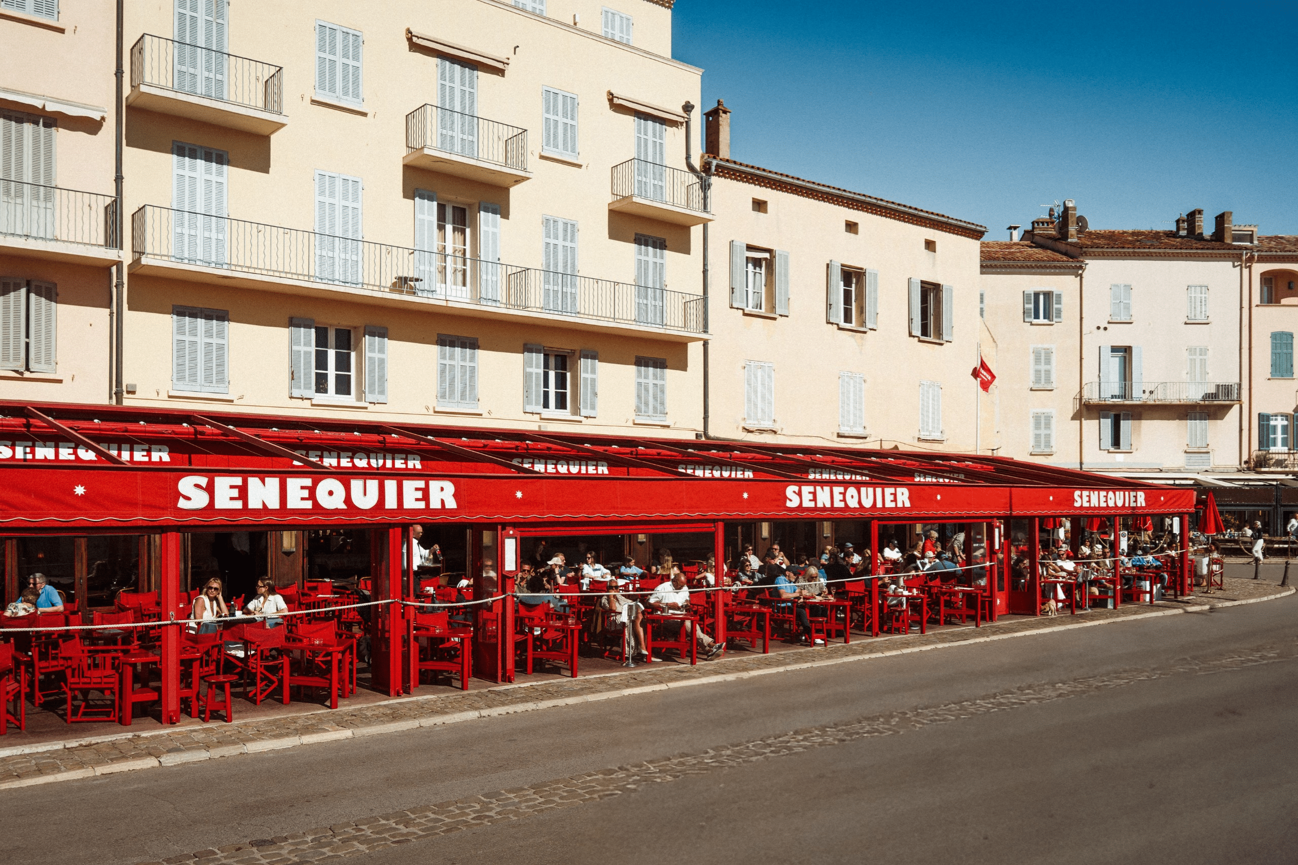 Brasserie Senequier terrasse sur le port